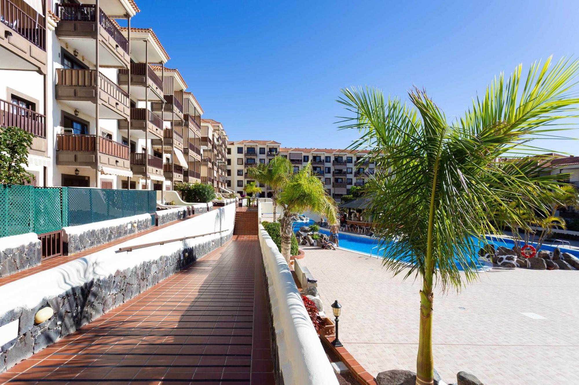 Agradable Piso Con Piscina & Playa Terraza Y Wifi Daire Costa Del Silencio Dış mekan fotoğraf